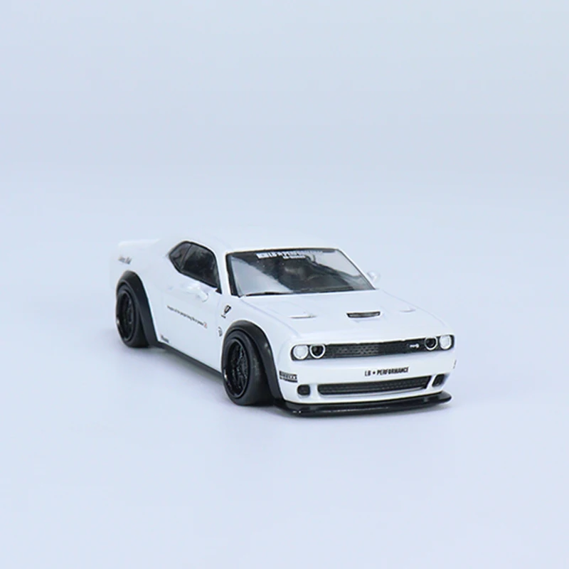 Asfalta Darbi 1:64 Modeļa Automašīnas Dodge SRT Hellcat Vieglmetāla Lietie Transportlīdzeklis - Balta